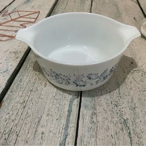 Pyrex 474-B colonial mist white casserole dish 2.5L flowers milk glass vintage